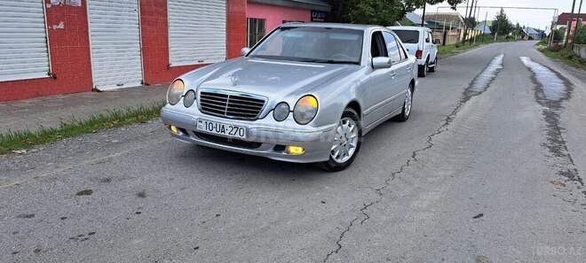 Mercedes E 270-4