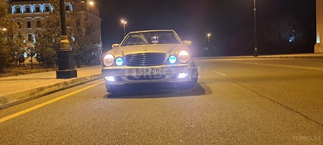 Mercedes E 270-8