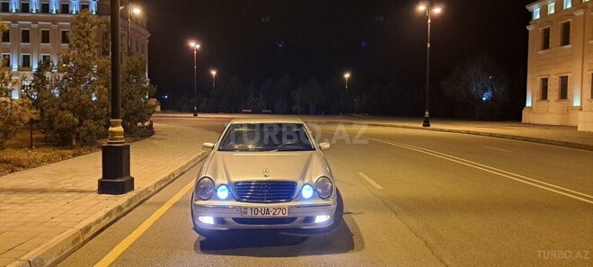 Mercedes E 270-10