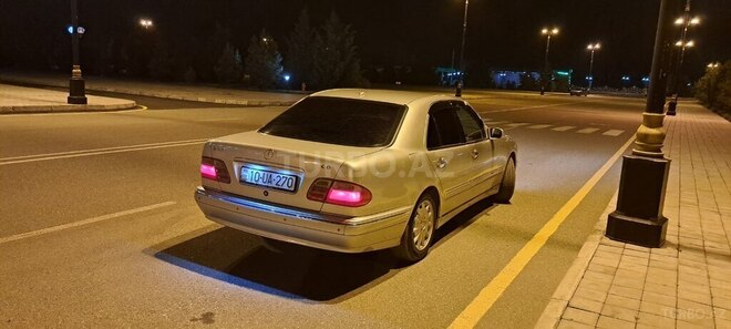 Mercedes E 270-9