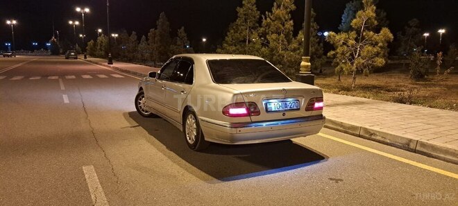 Mercedes E 270-7