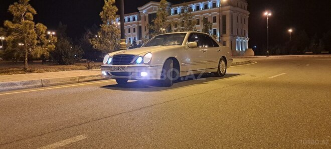 Mercedes E 270-11