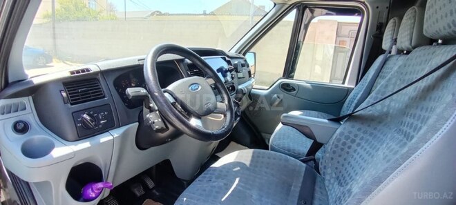 Ford Transit-11