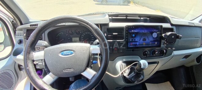 Ford Transit-8