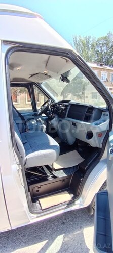 Ford Transit-10