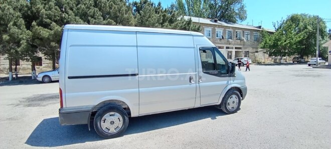 Ford Transit-3