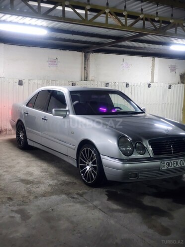 Mercedes E 240-3