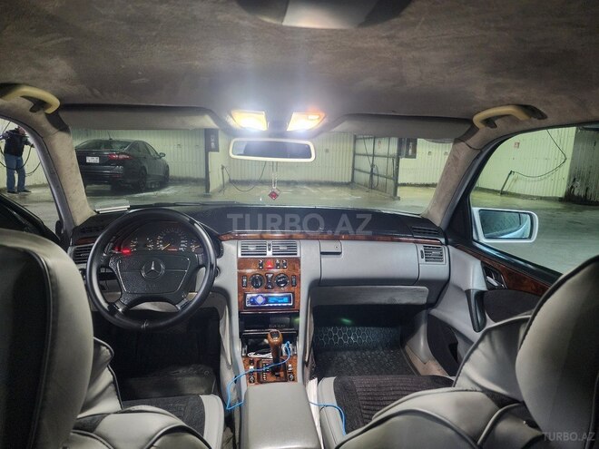 Mercedes E 240-12
