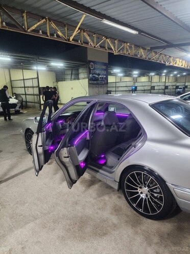 Mercedes E 240-5