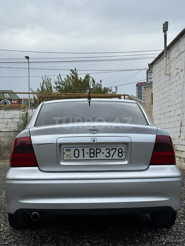 Opel Vectra-4