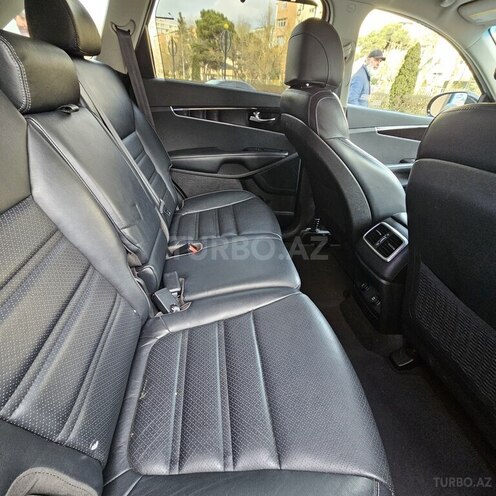 Kia Sorento-16