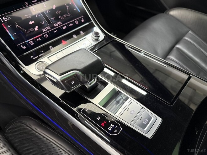 Audi A8-11