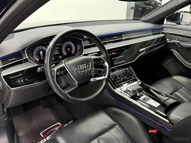 Audi A8-8
