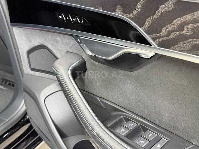 Audi A8-20