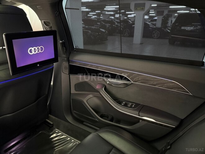 Audi A8-15