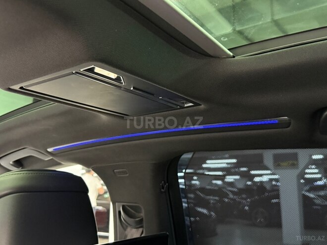 Audi A8-16