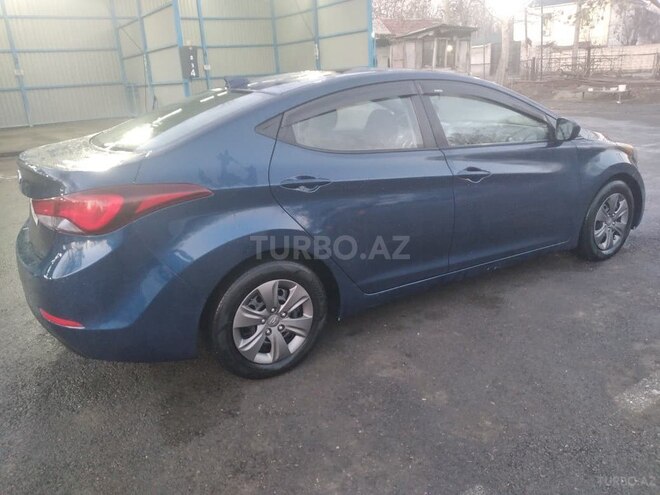 Hyundai Elantra-3