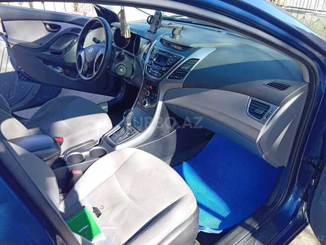 Hyundai Elantra-13