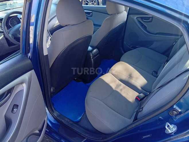 Hyundai Elantra-12