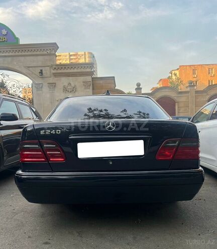 Mercedes E 240-6