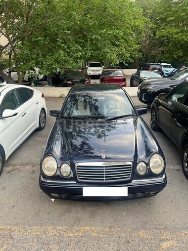 Mercedes E 240-7