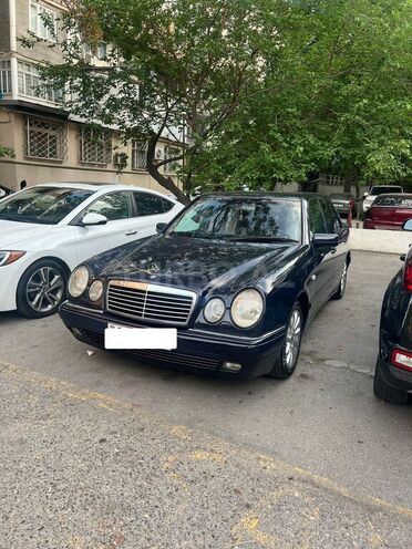 Mercedes E 240-3