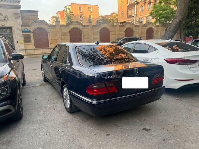 Mercedes E 240-5