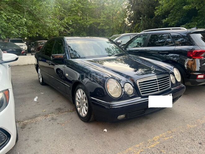 Mercedes E 240-2
