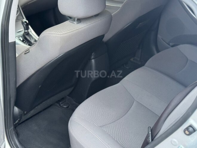 Hyundai Elantra-6