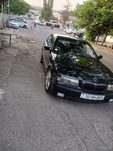BMW 318-9