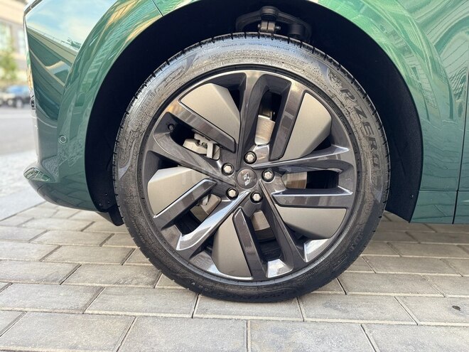 Li Auto L6-10
