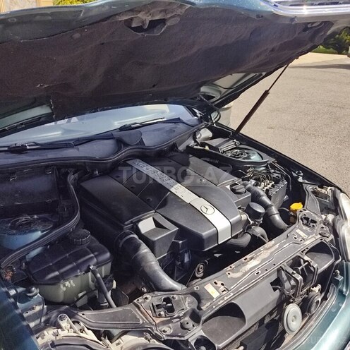 Mercedes C 320-9