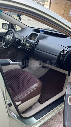 Toyota Prius-9