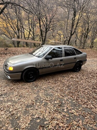Opel Vectra-3