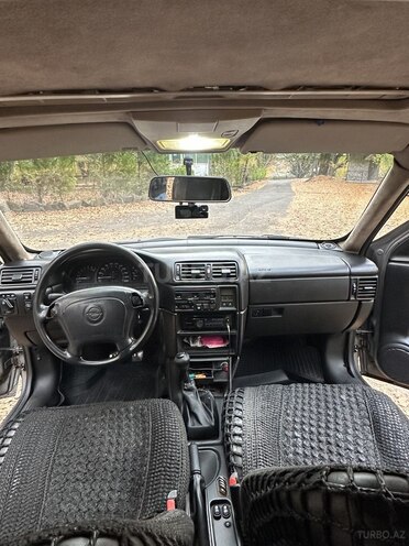 Opel Vectra-10