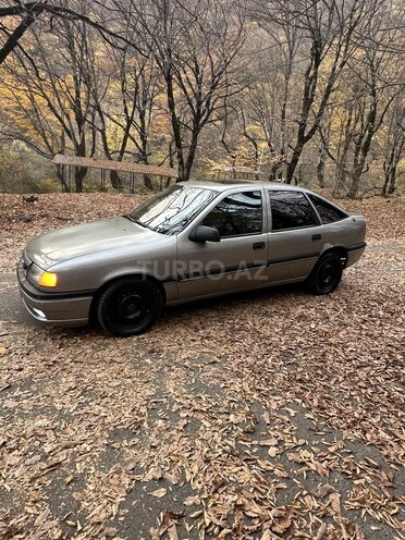 Opel Vectra-4