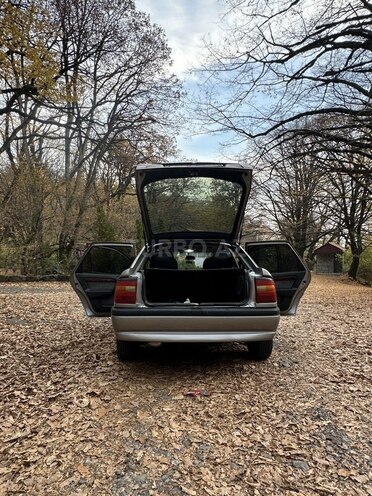 Opel Vectra-12