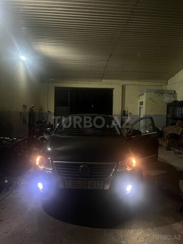 Volkswagen Passat-1