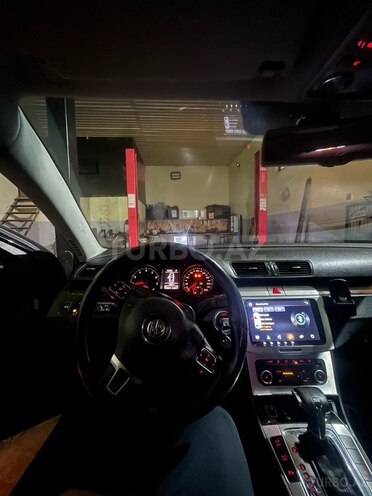 Volkswagen Passat-11