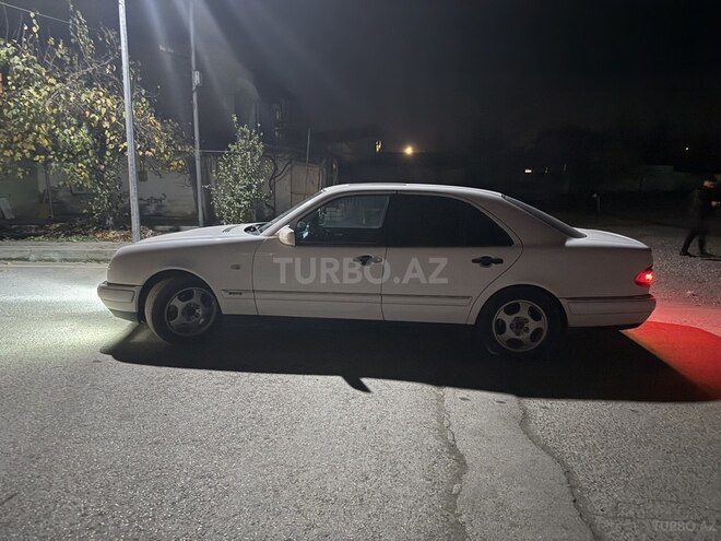 Mercedes E 240-2