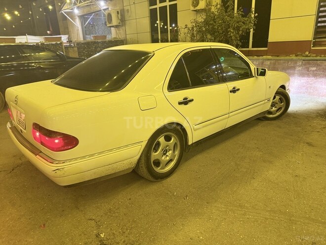 Mercedes E 240-8