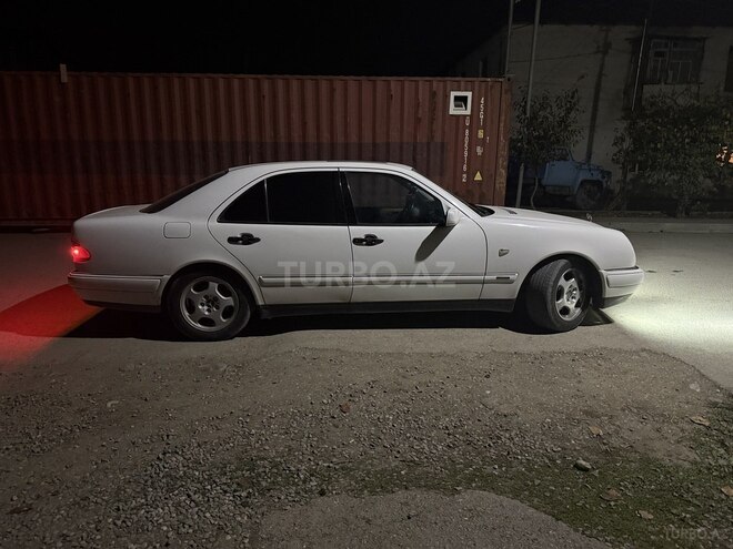 Mercedes E 240-3
