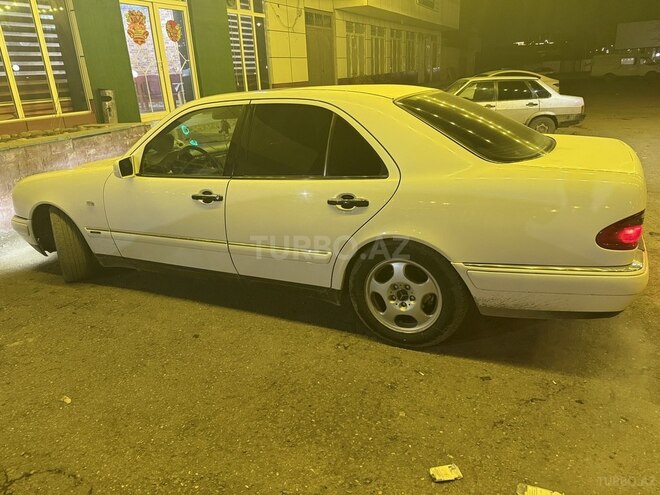 Mercedes E 240-6