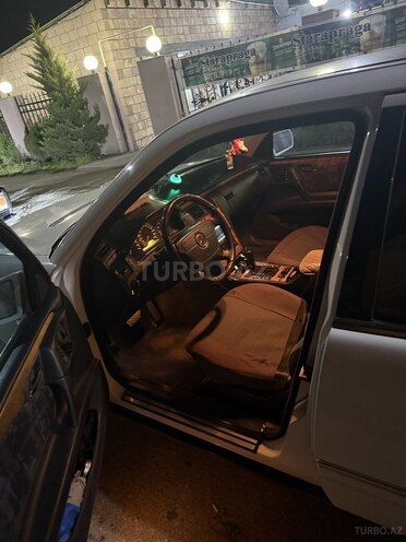 Mercedes E 240-5