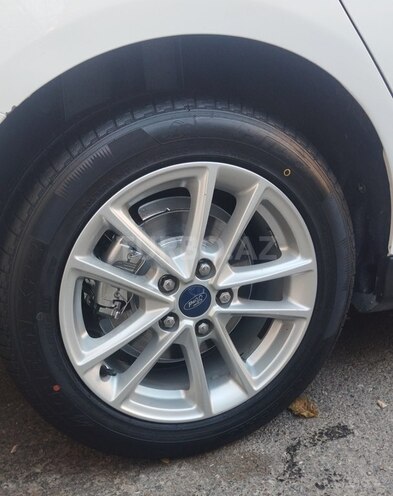 Ford Focus-16