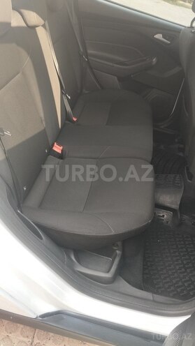 Ford Focus-12