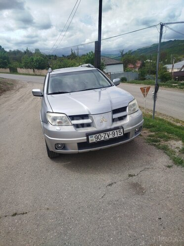 Mitsubishi Outlander-1