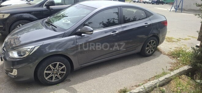 Hyundai Accent-5