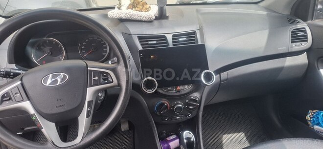 Hyundai Accent-3