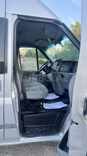 Ford Transit-10